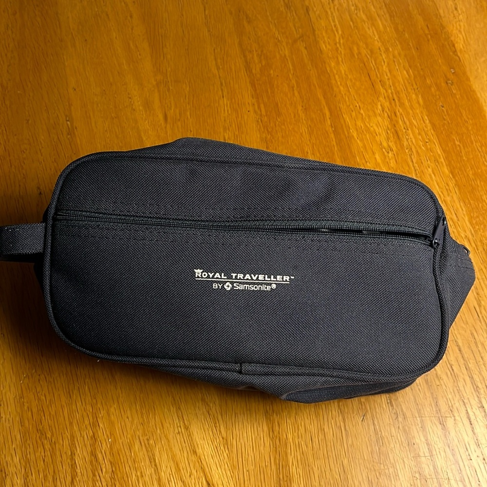 Royal Traveller by Samsonite Black Nylon Travel Dopp Kit